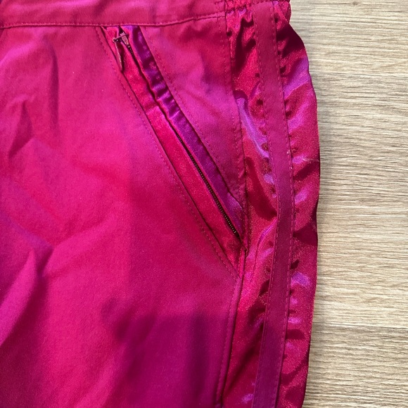 Nike Magenta Ruched Side Ribbon Detail Polyester Track Golf Pants - Picture 3 of 5